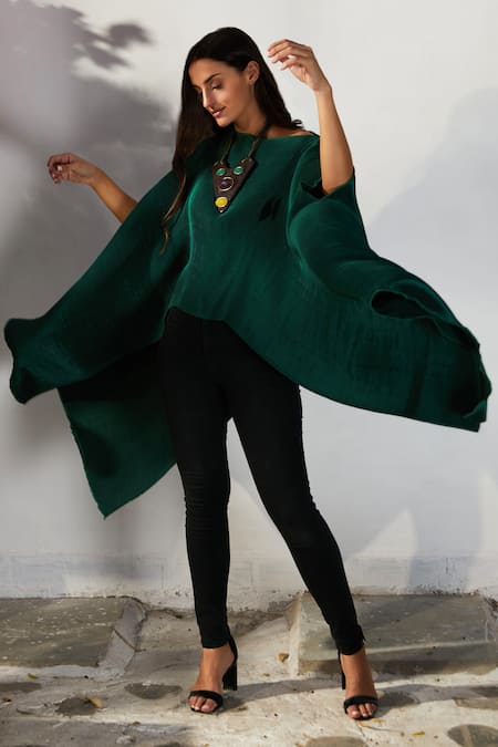 Tasuvure Pleated Asymmetric Cape