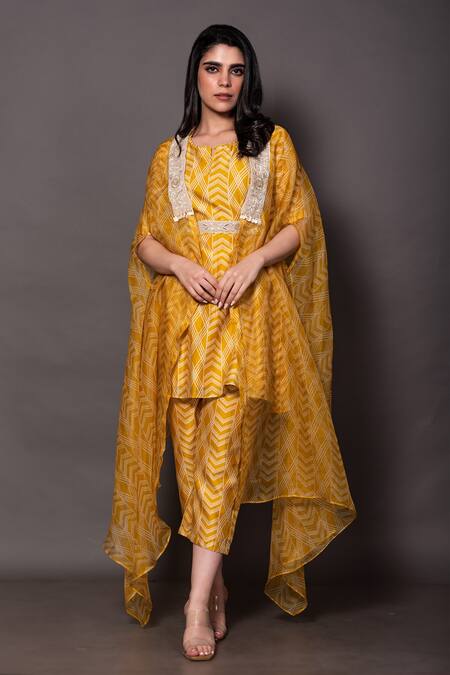 Vara By Vibha N Priti Yellow Organza, Silk, Chanderi Geometric Print Cape With Kurta And Pant Set Online at Aza Fashions Vara By Vibha N Priti_Yellow Organza, Silk, Chanderi Geometric Print Cape With Kurta And Pant Set _Online_at_Aza_Fashions