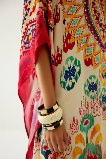 Payal Jain White Crepe Abstract Pattern V Neck Kaftan at Aza Fashions Payal Jain_White Crepe Abstract Pattern V Neck Kaftan_at_Aza_Fashions