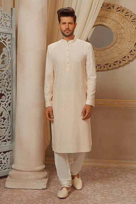 Vanshik Lucknowi Embroidered Kurta Set 