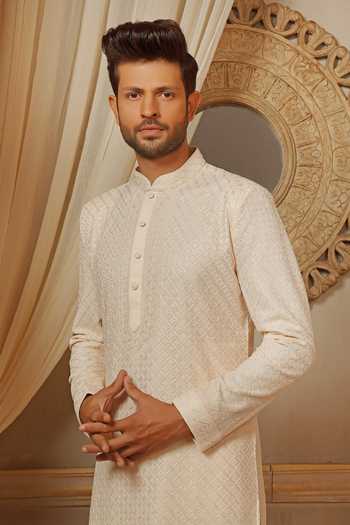 Vanshik Lucknowi Embroidered Kurta Set 