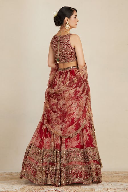 Shop_Astha Narang_Red Organza U Neck Printed Bridal Lehenga Set _at_Aza_Fashions