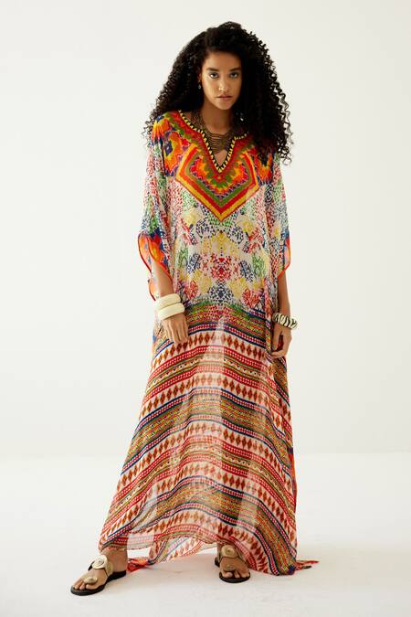 Payal Jain White Crepe Abstract Pattern Notched Geometric Kaftan Online at Aza Fashions Payal Jain_White Crepe Abstract Pattern Notched Geometric Kaftan_Online_at_Aza_Fashions