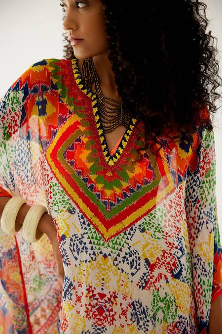 Payal Jain White Crepe Abstract Pattern Notched Geometric Kaftan at Aza Fashions Payal Jain_White Crepe Abstract Pattern Notched Geometric Kaftan_at_Aza_Fashions