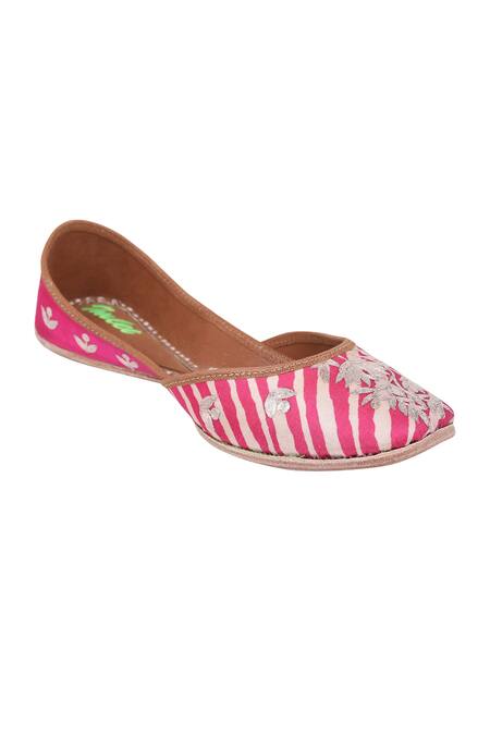 Buy_Imlee Jaipur_Fuchsia Embroidered Leheriya Pattern Juttis _Online_at_Aza_Fashions