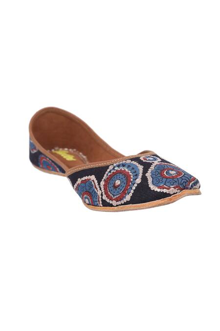 Buy_Imlee Jaipur_Black Printed Kara Dabu Embroidered Juttis _Online_at_Aza_Fashions