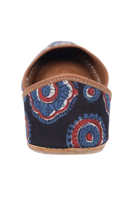Shop_Imlee Jaipur_Black Printed Kara Dabu Embroidered Juttis _Online_at_Aza_Fashions