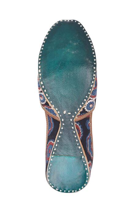 Imlee Jaipur_Black Printed Kara Dabu Embroidered Juttis _at_Aza_Fashions