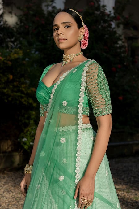 Amrin Khan_Green Georgette Embroidery Thread Sweetheart Neck Floral Lehenga Set  _Online_at_Aza_Fashions