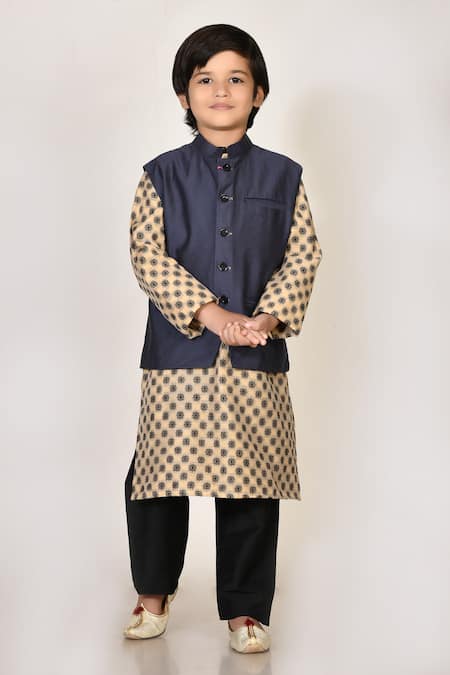 Arihant Rai Sinha Woven Bundi & Kurta Set 