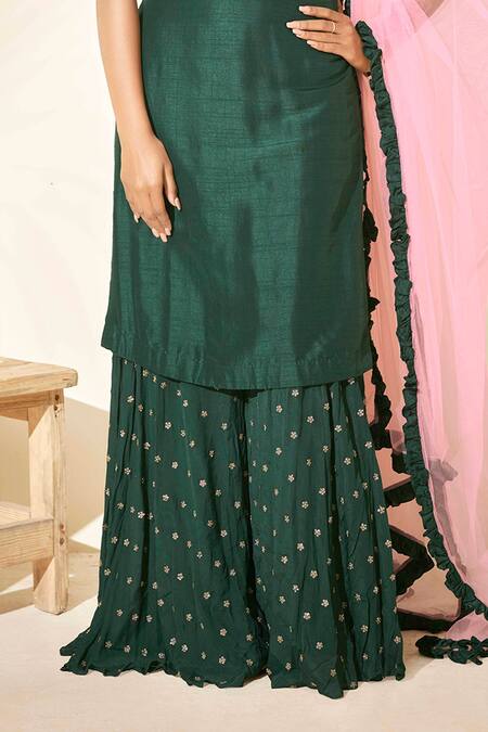 Suruchi Parakh_Green Chiffon, Tussar Silk Floral Notched Embroidered Kurta Set _at_Aza_Fashions