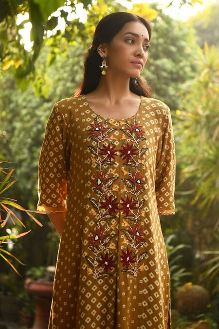 Rekha Agra Yellow Cotton Slub Round Printed Kurta And Pant Set Online at Aza Fashions Rekha Agra_Yellow Cotton Slub Round Printed Kurta And Pant Set _Online_at_Aza_Fashions