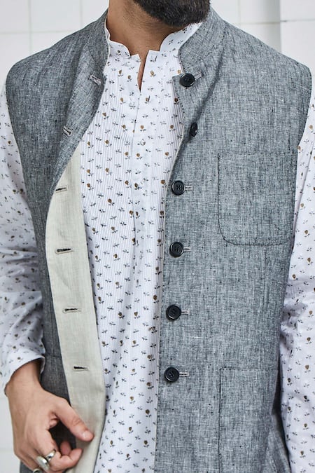 Shop Rajesh Pratap Singh Beige Linen Kundal Reversible Bundi Online at Aza Fashions Shop_Rajesh Pratap Singh_Beige Linen Kundal Reversible Bundi _Online_at_Aza_Fashions