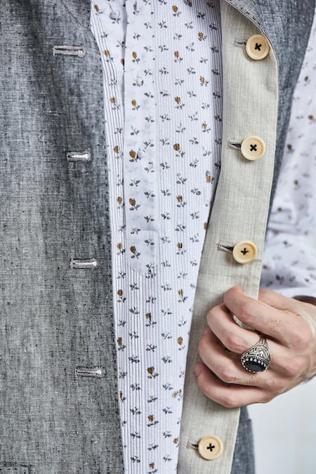 Rajesh Pratap Singh Beige Linen Kundal Reversible Bundi at Aza Fashions Rajesh Pratap Singh_Beige Linen Kundal Reversible Bundi _at_Aza_Fashions