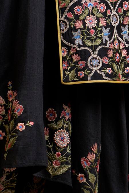 Buy Sue Mue Black Handloom Maheshwari Cotton, Tussar Georgette Round Kurta Set Online at Aza Fashions Buy_Sue Mue_Black Handloom Maheshwari Cotton, Tussar Georgette Round Kurta Set _Online_at_Aza_Fashions