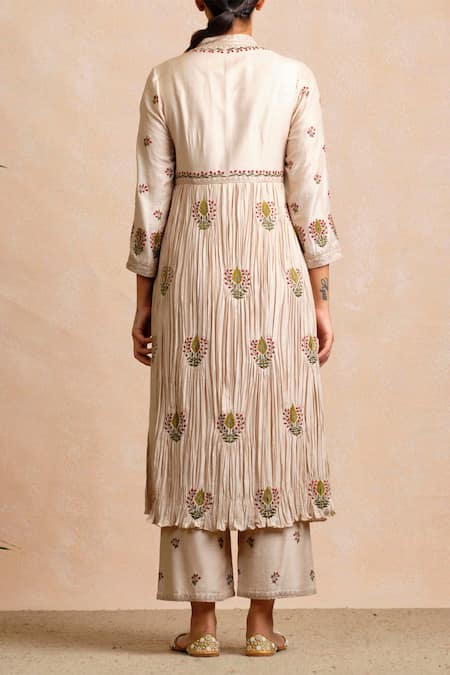 Shop Sue Mue Beige Handloom Maheshwari Cotton, Tussar Georgette Mandarin Collar Kurta Set at Aza Fashions Shop_Sue Mue_Beige Handloom Maheshwari Cotton, Tussar Georgette Mandarin Collar Kurta Set _at_Aza_Fashions