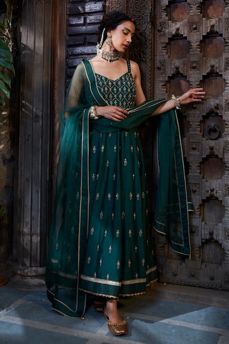 Kritika Dawar_Green Silk, Organza Embroidery V-neck Floral Anarkali Set _Online_at_Aza_Fashions