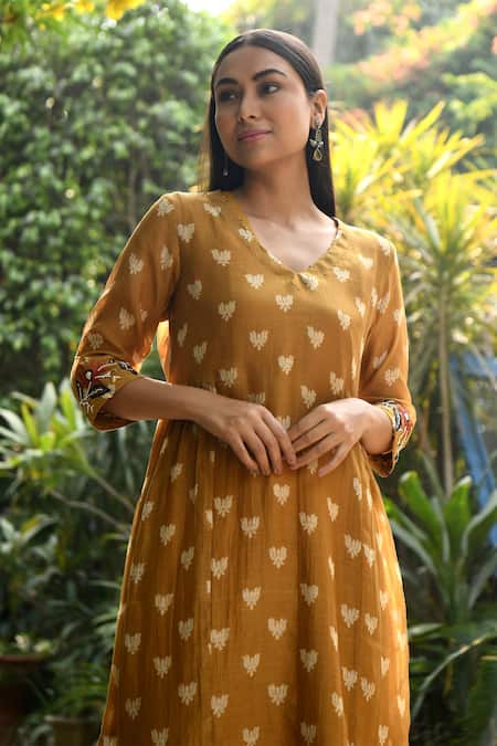 Rekha Agra Handloom Chanderi Kurta & Pant Set 