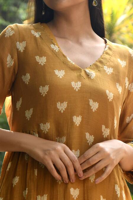 Rekha Agra_Yellow Cotton Slub, Handloom Chanderi V Neck Kurta And Pant Set _Online_at_Aza_Fashions
