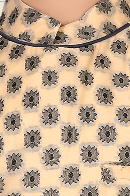 Petite Pomme Beige Handloom Cotton, Silk Embroidery Woven Bundi And Kurta Set at Aza Fashions Petite Pomme_Beige Handloom Cotton, Silk Embroidery Woven Bundi And Kurta Set _at_Aza_Fashions