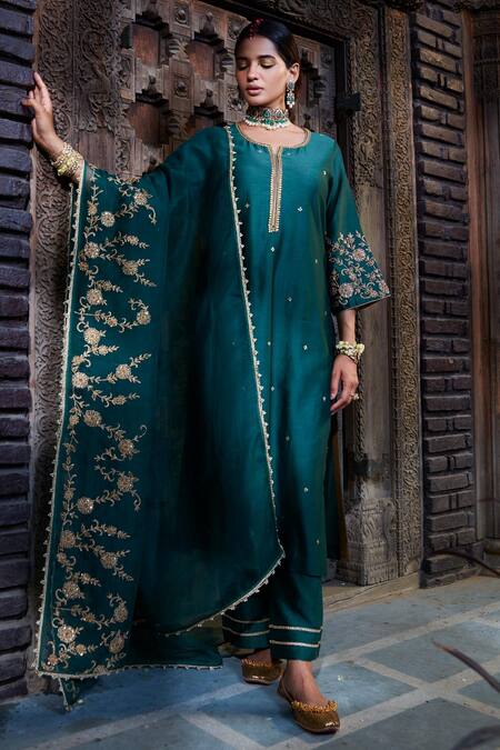 Kritika Dawar Green Chanderi, Cotton, Organza, Silk Embroidery, Sequins Floral Kurta Set Online at Aza Fashions Kritika Dawar_Green Chanderi, Cotton, Organza, Silk Embroidery, Sequins Floral Kurta Set _Online_at_Aza_Fashions