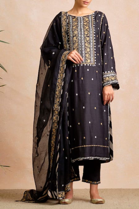 Sue Mue Embroidered Kurta Set 