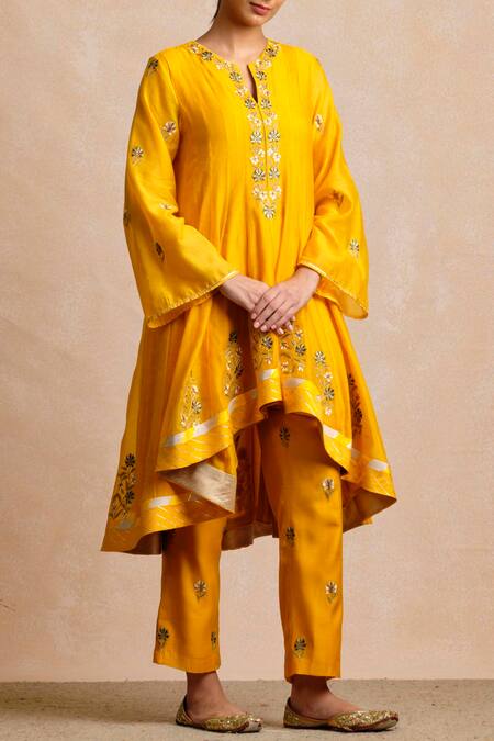 Sue Mue Beige Kora, Maheshwari Handloom Cotton Notched Embroidered Kurta And Pant Set Online at Aza Fashions Sue Mue_Beige Kora, Maheshwari Handloom Cotton Notched Embroidered Kurta And Pant Set _Online_at_Aza_Fashions