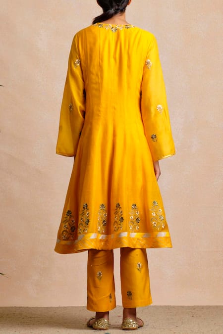 Shop Sue Mue Beige Kora, Maheshwari Handloom Cotton Notched Embroidered Kurta And Pant Set at Aza Fashions Shop_Sue Mue_Beige Kora, Maheshwari Handloom Cotton Notched Embroidered Kurta And Pant Set _at_Aza_Fashions