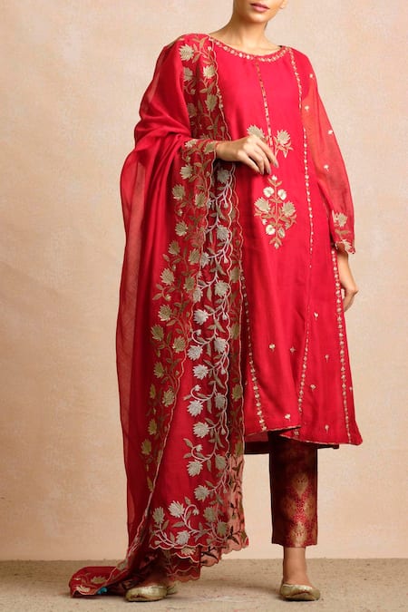 Sue Mue Embroidered Kurta Set 