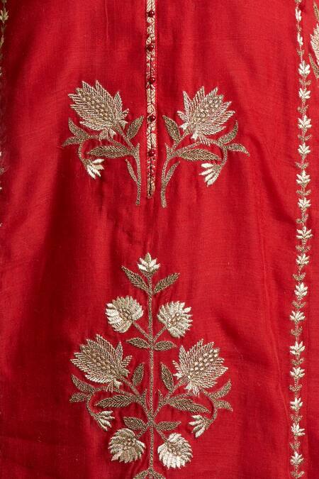 Sue Mue Red Maheshwari Handloom Cotton And Banarasi Round Embroidered Kurta Set at Aza Fashions Sue Mue_Red Maheshwari Handloom Cotton And Banarasi Round Embroidered Kurta Set _at_Aza_Fashions