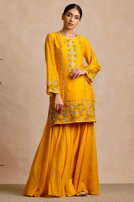 Sue Mue_Yellow Maheshwari Handloom Cotton Notched Embroidered Kurta Sharara Set _Online_at_Aza_Fashions