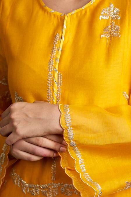 Shop Sue Mue Yellow Maheshwari Handloom Cotton Notched Embroidered Kurta And Pant Set Online at Aza Fashions Shop_Sue Mue_Yellow Maheshwari Handloom Cotton Notched Embroidered Kurta And Pant Set _Online_at_Aza_Fashions