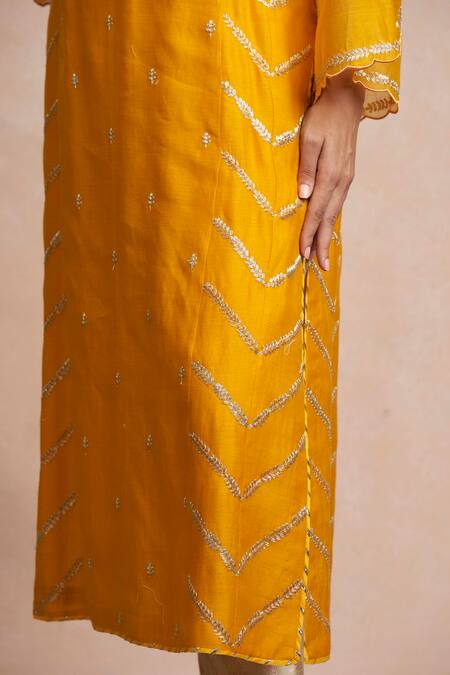 Buy Sue Mue Yellow Maheshwari Handloom Cotton Notched Embroidered Kurta And Pant Set Online at Aza Fashions Buy_Sue Mue_Yellow Maheshwari Handloom Cotton Notched Embroidered Kurta And Pant Set _Online_at_Aza_Fashions