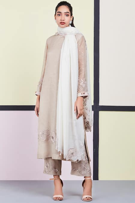 Sue Mue Embroidered Kurta Set 