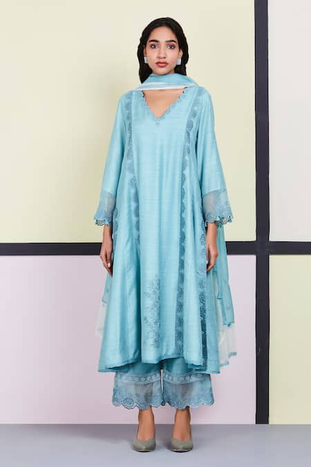 Sue Mue Blue Organza, Mul, Tusser Georgette V Neck Embroidered Kurta Set