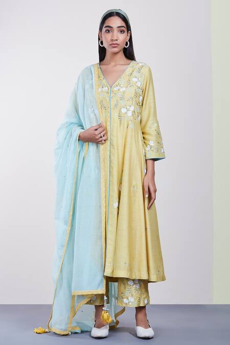 Sue Mue_Yellow Mul, Tussar Georgette V Neck Embroidered Kurta Set _Online_at_Aza_Fashions