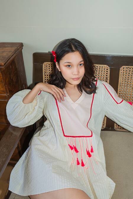 Nikasha White Cotton V Neck Top Online at Aza Fashions Nikasha_White Cotton V Neck Top _Online_at_Aza_Fashions