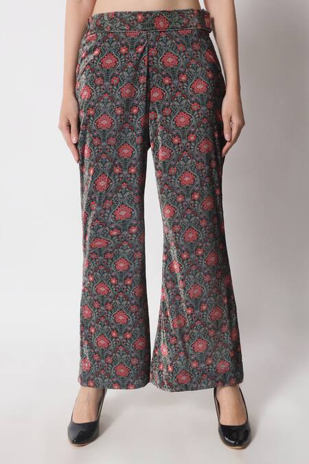 Soniya G_Green Velvet Chains, Embroidery Collared Sleeveless Printed Blazer Set_Online_at_Aza_Fashions