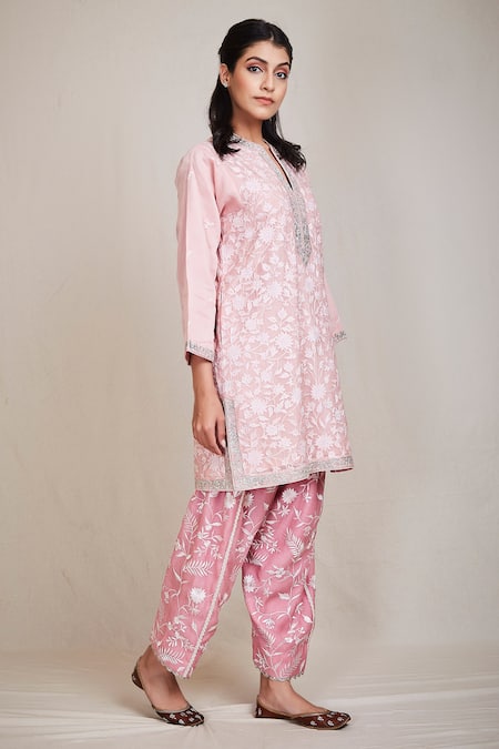 Sue Mue Pink Mul Round Embroidered Kurta Set Online at Aza Fashions Sue Mue_Pink Mul Round Embroidered Kurta Set _Online_at_Aza_Fashions