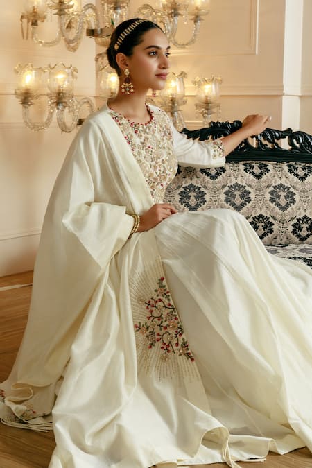 Nehha Nhata_Off White Chanderi Zari, Embroidery Round Neck Thread Work Anarkali With Dupatta _Online_at_Aza_Fashions