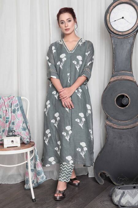 Falguni.Foram_Green Gingham V-neck Floral Print Kurta_Online_at_Aza_Fashions