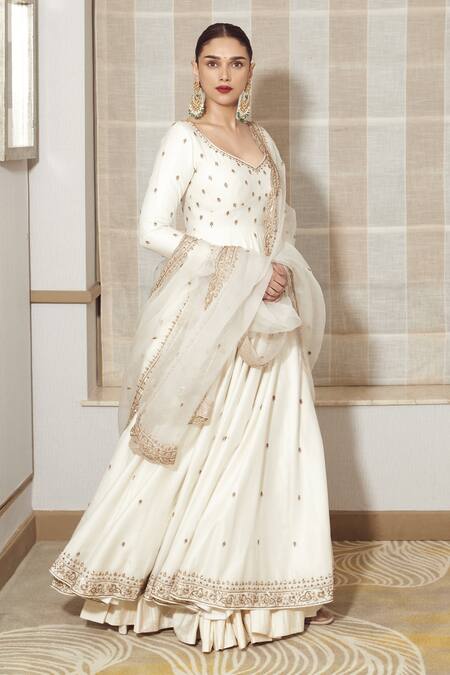 Jigar Mali Off White Chanderi, Organza, Linen Embroidery, Beads V-neck Anarkali Set Online at Aza Fashions Jigar Mali_Off White Chanderi, Organza, Linen Embroidery, Beads V-neck Anarkali Set_Online_at_Aza_Fashions