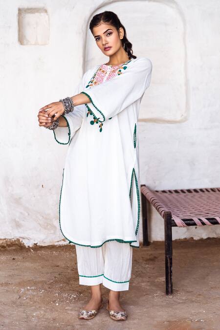 Buy_Gulabo Jaipur_White Cotton Lace Round Neck Arzu Floral Embroidered Kurta And Pant Set _Online_at_Aza_Fashions