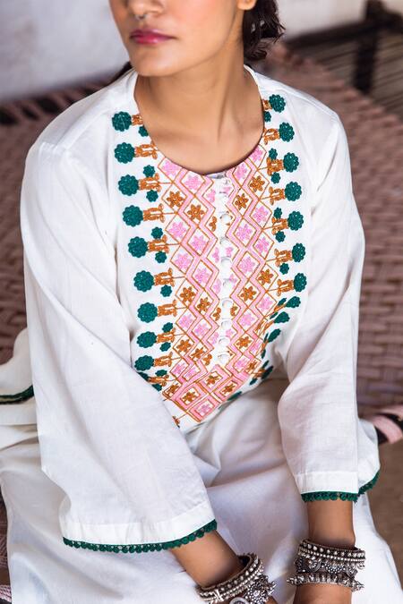 Gulabo Jaipur_White Cotton Lace Round Neck Arzu Floral Embroidered Kurta And Pant Set _at_Aza_Fashions