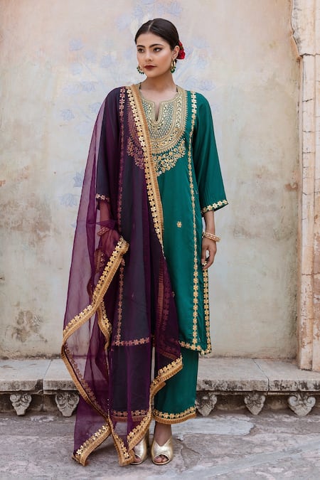Gulabo Jaipur Green Muslin, Organza Zari, Embroidery Split V-neck Roop Zardozi Hand Kurta Set Online at Aza Fashions Gulabo Jaipur_Green Muslin, Organza Zari, Embroidery Split V-neck Roop Zardozi Hand Kurta Set _Online_at_Aza_Fashions