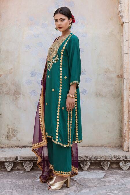 Buy Gulabo Jaipur Green Muslin, Organza Zari, Embroidery Split V-neck Roop Zardozi Hand Kurta Set Online at Aza Fashions Buy_Gulabo Jaipur_Green Muslin, Organza Zari, Embroidery Split V-neck Roop Zardozi Hand Kurta Set _Online_at_Aza_Fashions