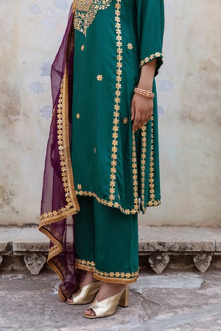 Shop Gulabo Jaipur Green Muslin, Organza Zari, Embroidery Split V-neck Roop Zardozi Hand Kurta Set Online at Aza Fashions Shop_Gulabo Jaipur_Green Muslin, Organza Zari, Embroidery Split V-neck Roop Zardozi Hand Kurta Set _Online_at_Aza_Fashions