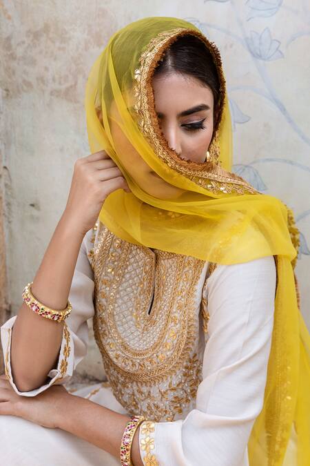 Gulabo Jaipur Off White Muslin, Organza Embroidery, Lace, Zari Roop Hand Kurta Pant Set at Aza Fashions Gulabo Jaipur_Off White Muslin, Organza Embroidery, Lace, Zari Roop Hand Kurta Pant Set _at_Aza_Fashions