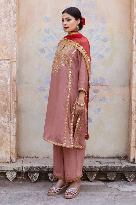 Buy Gulabo Jaipur Peach Muslin, Organza Zari, Embroidery Split Zardozi Kurta Set With Dupatta Online at Aza Fashions Buy_Gulabo Jaipur_Peach Muslin, Organza Zari, Embroidery Split Zardozi Kurta Set With Dupatta _Online_at_Aza_Fashions