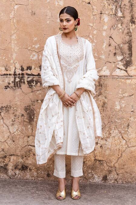 Buy Gulabo Jaipur White Cotton Embroidery, Lace Round Neck Emira Zardozi Hand Kurta Set Online at Aza Fashions Buy_Gulabo Jaipur_White Cotton Embroidery, Lace Round Neck Emira Zardozi Hand Kurta Set _Online_at_Aza_Fashions